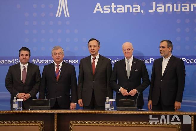 [아스타나=AP/뉴시스] 러시아, 이란, 튀르키예 등 '시리아 내전 해결을 위한 아스타나 회담' 참가국들이 2024년 11월 12일 카자흐스탄 아스타나에서 열린 22차 회의를 마친 뒤 이스라엘의 가자지구, 서안지구, 레바논 등에 대한 즉각적인 휴전과 인도적 지원 확대를 촉구했다. 2025.05.25.