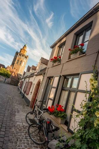 자갈로 포장된 브뤼허 발스트라아트 거리의 주택 앞 보도 [벨기에 브뤼허 관광청 사이트(www.visitbruges.be) 공개 사진 캡처]