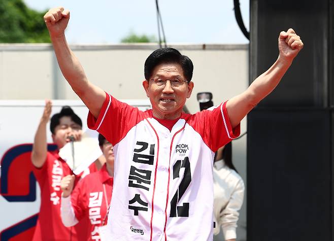 국민의힘 김문수 대선 후보가 25일 충남 공주시 공주공산성에서 유세를 하고 있다. 연합뉴스