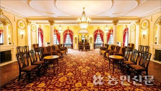 석조전 1층의 접견실. 황제를 만나는 곳이다.