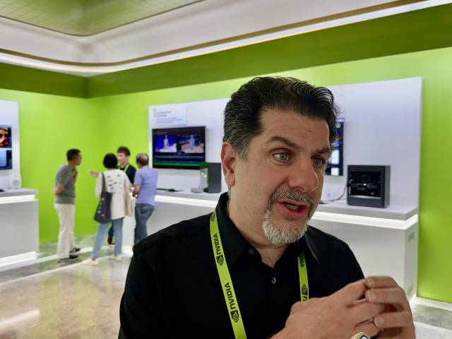 레브 레바레디언 옴니버스 및 시뮬레이션 기술 담당 부사장이 이 달 22일(현지시간) 아시아 최대 정보기술(IT) 전시회 ‘컴퓨텍스 2025’가 열린 대만 타이베이의 한 호텔에서 자사 비즈니스에 대해 설명하고 있다.타이베이=허진 기자