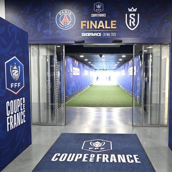 파리 생제르맹(PSG)과 스타드 드 랭스의 2024~2025 프랑스 쿠프 드 프랑스 결승전이 열리는 스타드 드 프랑스 그라운드 출입구 모습. /사진=PSG SNS 캡처