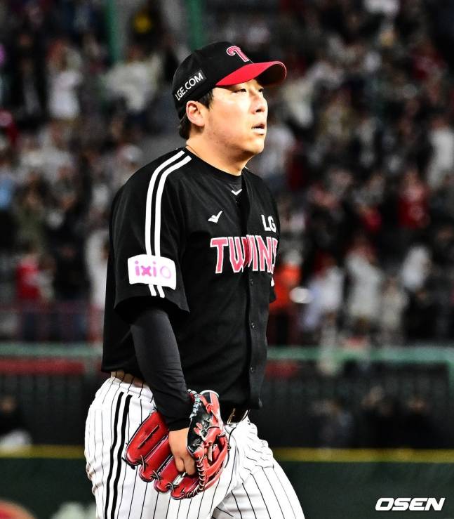 김현수가 24일 끝내기 패배를 당하고 아쉬워하고 있다.