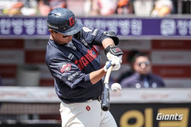 롯데 손호영이 25일 대전 한화전에서 안타를 치고 있다. /사진=롯데 자이언츠 제공