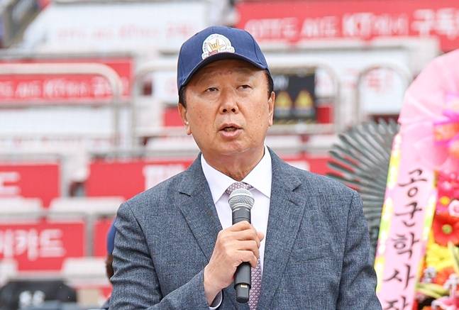 개화사를 하고 있는 선동열 전 감독. /사진=OK 금융그룹