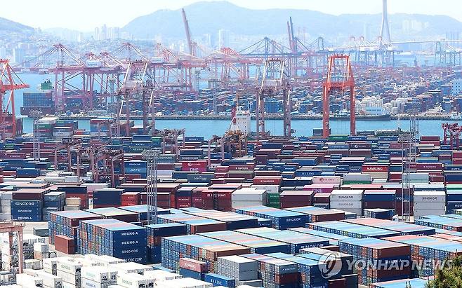 부산 수출항 [연합뉴스 자료사진]