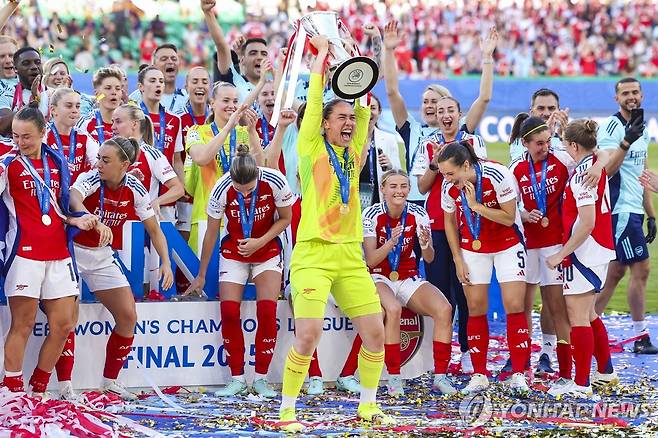 유럽축구연맹(UEFA) 여자 챔피언스리그 정상에 오른 아스널 위민 [EPA=연합뉴스]