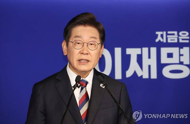 발언하는 이재명 후보 (서울=연합뉴스) 김주형 기자 = 더불어민주당 이재명 대선 후보가 25일 서울 여의도 당사에서 열린 기자회견에서 발언하고 있다. 2025.5.25 kjhpress@yna.co.kr