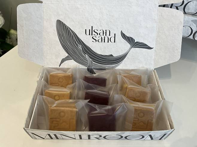 울산 특산물 배를 숙성해 만든 콩포트를 쿠키 사이에 넣어 만든 울산샌드 패키지.