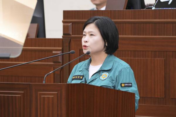 여주희 의원은 26일 열린 제258회 안동시의회 임시회 제2차 본회의 5분 자유발언에서 "송현동 군부대는 오랜 기간 지역 안보의 한 축을 담당해왔지만, 현재는 도심의 중심부에 위치해 도시계획 수립과 개발에 장애 요인으로 작용하고 있다"고 지적했다.