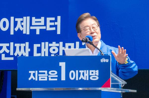 22일 제주시 동문시장 앞 탐라문화광장에서 거리 유세에 나선 더불어민주당 이재명 대선 후보. ⓒ제주의소리 자료사진