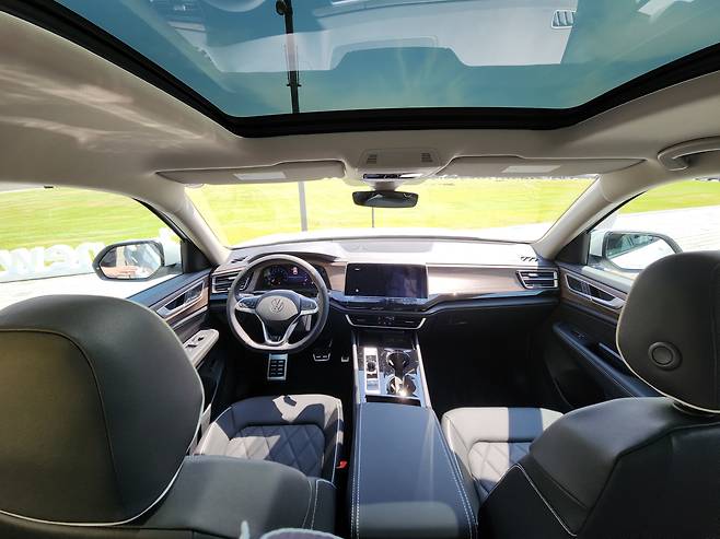 신형 아틀라스 2열에서 바라본 1열./사진=도다솔 기자