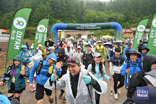 &nbsp;제주삼다수 생수 후원… '2025 옥스팜 트레일워커' 현장.&nbsp;ⓒ제주삼다수