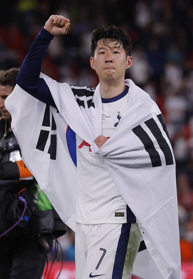 22일 유럽축구연맹(UEFA) 유로파리그 우승을 차지한 뒤 기뻐하는 토트넘 홋스퍼의 손흥민