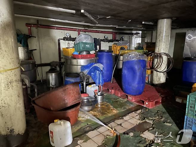 식품의약품안전처가 적발한 A업체의 작업 현장 (식약처 제공) 2025.5.26/뉴스1