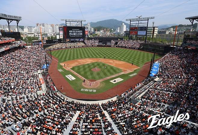 18일 대전 한화생명 볼파크에서 열린 2025 KBO리그 정규시즌 SSG와 한화의 경기가 매진됐다. 18경기 연속 매진 신기록이다. 사진 | 한화 이글스