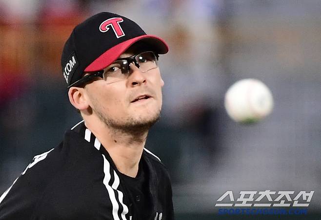 22일 부산 사직야구장에서 열린 KBO리그 롯데와 LG의 경기. 선발 투구하고 있는 코엔윈. 부산=송정헌 기자songs@sportschosun.com/2025.05.22/