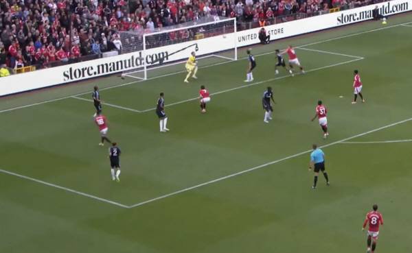 카세미로 실축 장면.