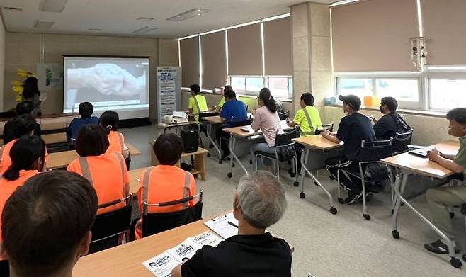 영덕군보건소 산불 이재민 감염취약시설 호흡기 감염병 예방 교육. 영덕군 제공