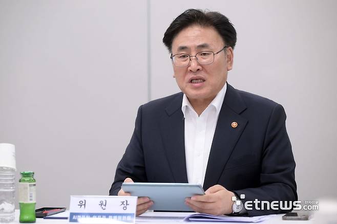 대통령직속 국가인공지능위원회가 주최한 '제4차 AI컴퓨팅 인프라 특별위원회'가 13일 서울 중구 서울스퀘어에서 열렸다. 위원장을 맡은 유상임 과학기술정보통신부 장관이 모두발언을 하고 있다. 김민수기자 mskim@etnews.com