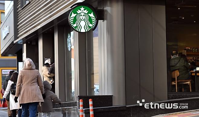 스타벅스 명동 남산점 모습. 〈사진=이동근기자 foto@etnews.com〉