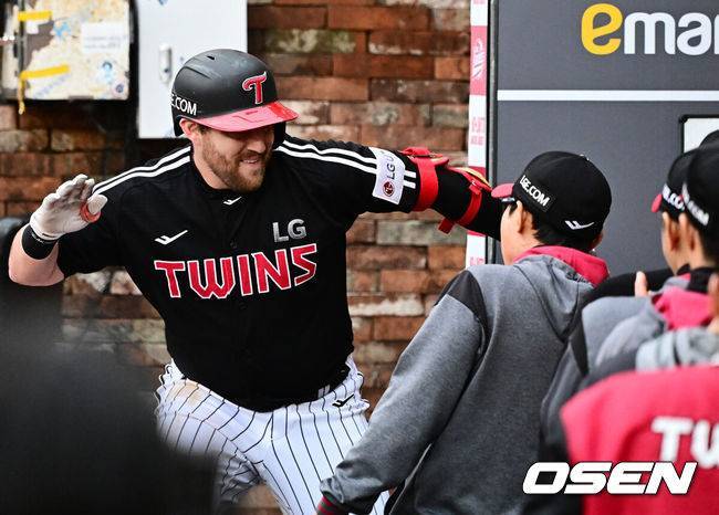 1748215268216.jpg ‘홈런-홈런-홈런-홈런’ 홈런 2위 복덩이 외인, 왜 “홈런왕은 흥미있는 타이틀 아니다” 했을까