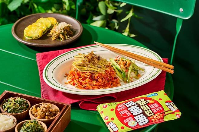 제철맞은 칼빔면 제품. 농심 제공