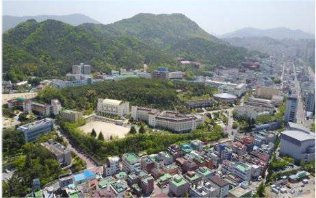 지금의 부산 부곡동 일원 학교법인 동래학원 전경.