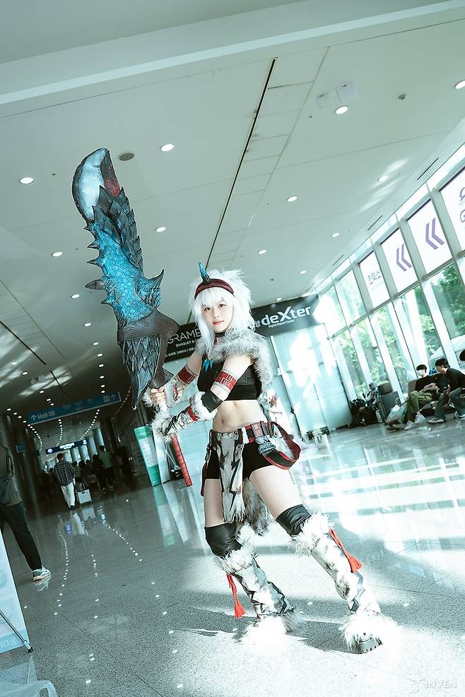 ▲ 키린 세트 입고 몬스터 잡으러 온 헌터