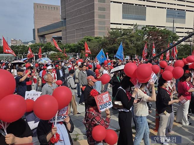 26일 오후 4시께 용인시 포은아트갤러리에서 열린 김문수 국민의힘 대선 후보의 광장 유세 현장. /사진=이민형 기자