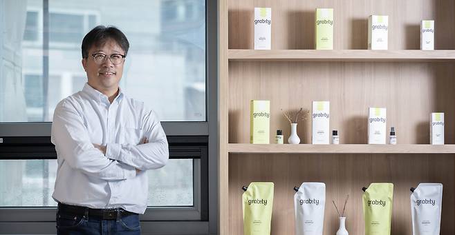 Lee Hae-shin, an endowed chair professor at the Korea Advanced Institute of Science and Technology and CEO of Polyphenol Factory, poses for a photo during an interview with The Korea Herald at his Seoul office on May 16. (Im Se-jun/The Korea Herald)