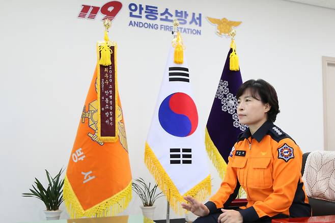 김난희 안동소방서장은 지난 15일 쿠키뉴스와 만나 최근 안동으로 이어진 산불을 진화하는 과정에서 겪은 현장 이야기를 전했다. 안동소방서 제공