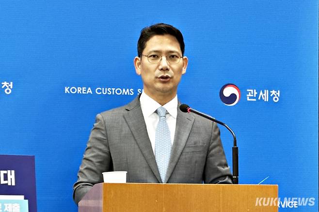 26일 정부대전청사 기자실에서 '관세평가 운영에 관한 고시' 개편안을 설명하는 손성수 관세청 심사국장. 사진=이재형 기자