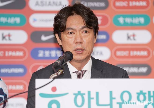 홍명보 감독이 26일 오전 11시 서울 종로구 축구회관에서 ‘2026 국제축구연맹(FIFA) 북중미 월드컵 아시아 3차 예선’ 6월 2연전 명단 발표 기자회견에 임하고 있다. 유희태 기자