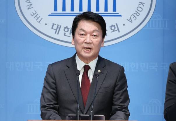 국민의힘 안철수 의원이 15일 서울 여의도 국회 소통관에서 현안 관련 회견을 하고 있다. 연합뉴스