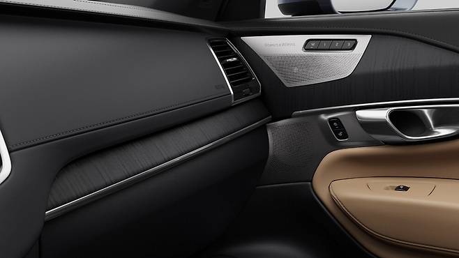 XC90의 B&W 프리미엄 사운드 시스템.