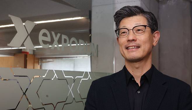 국내 MICE 업계에서 '미다스의 손'으로 통하는 신현대 엑스포럼 대표가 한국 전시산업의 현재와 미래와 대해 이야기하고 있다.  이승환 기자