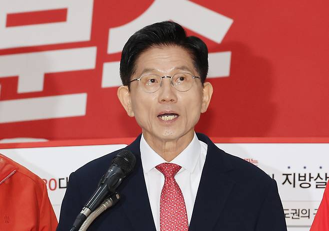 국민의힘 김문수 대선 후보가 26일 충남 천안시 국민의힘 충남도당에서 지방시대 공약 발표를 하고 있다. [사진출처=연합뉴스]