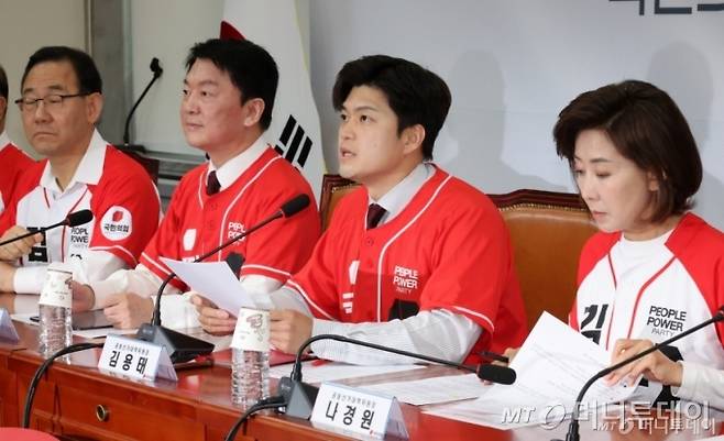 김용태(왼쪽 세 번째) 국민의힘 비상대책위원장이 26일 오전 서울 여의도 국회에서 열린 중앙선거대책위원회의에서 발언하고 있다./사진=뉴시스