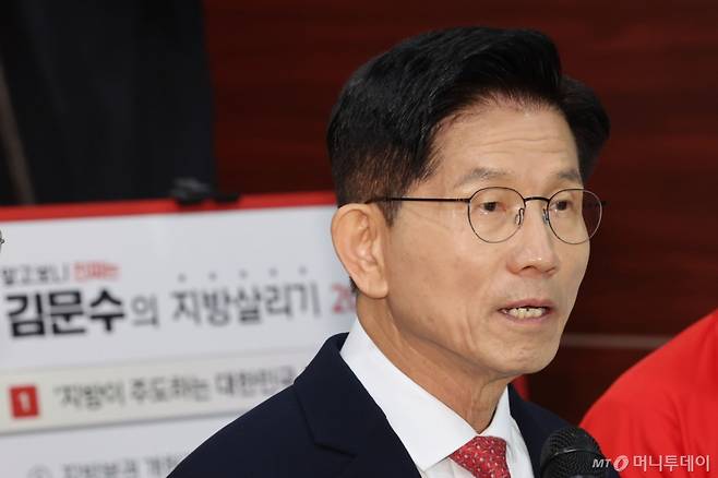김문수 국민의힘 대선 후보가 26일 충남 천안시 국민의힘 충남도당에서 지방시대 공약 발표를 하고 있다. /사진=뉴시스