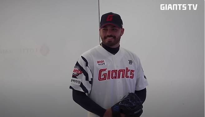 롯데 자이언츠 알렉 감보아가 삼성 라이온즈와의 경기에서 KBO리그 데뷔전을 갖는다. 사진은 지난 20일 유튜브 채널 '자이언츠TV'에 올라온 알렉 감보아의 모습. /사진=유튜브 자이언츠TV 캡처