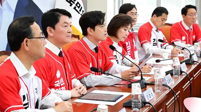 26일 오전 서울 여의도 국회에서 열린 중앙선거대책위원회의. 이상섭 기자