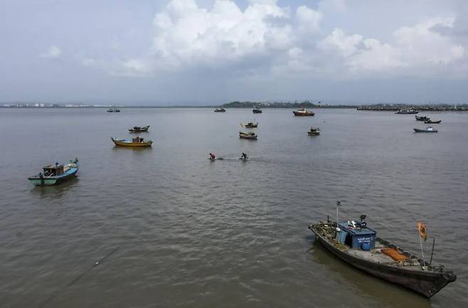 [서울=뉴시스] 25일(현지 시간) 뭄바이에 지난 이틀간 강한 몬순 비가 내리고 있다. (사진=인디아TV 갈무리) 2025.05.26. *재판매 및 DB 금지
