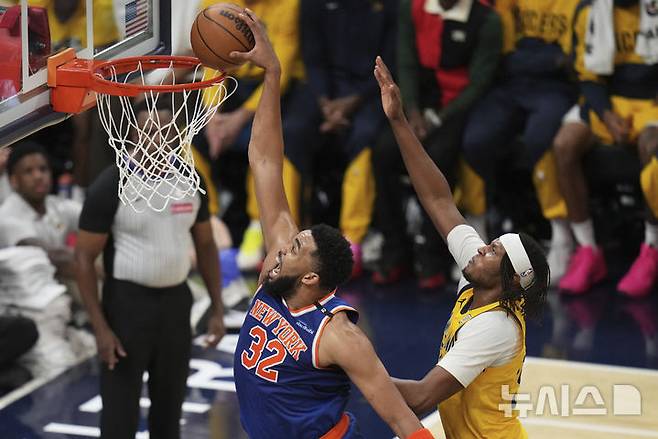 [인디애나폴리스=AP/뉴시스] 미국프로농구(NBA) 뉴욕 닉스의 칼 앤서니 타운스. 2025.05.25.