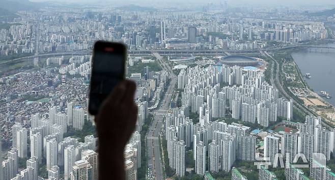 [서울=뉴시스] 김선웅 기자 = 6일 서울 강남권 아파트 단지의 모습. 2025.05.06. mangusta@newsis.com