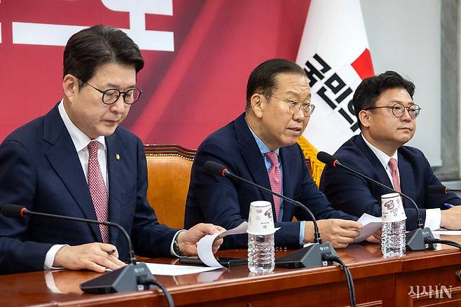 권영세 국민의힘 비상대책위원장이 5월10일 서울 여의도 국회에서 대선 후보 교체 건에 관한 기자회견에서 발언하고있다. ⓒ시사IN 박미소