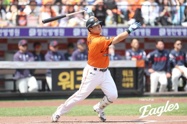 한화 노시환이 25일 대전 롯데전 1회말 3점 홈런을 터트리고 있다. /사진=한화 이글스 제공