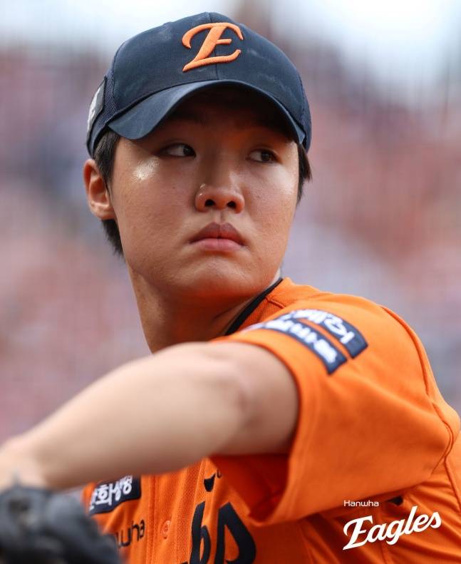 한화 정우주가 25일 대전 롯데전에서 피칭을 준비하고 있다. /사진=한화 이글스 제공