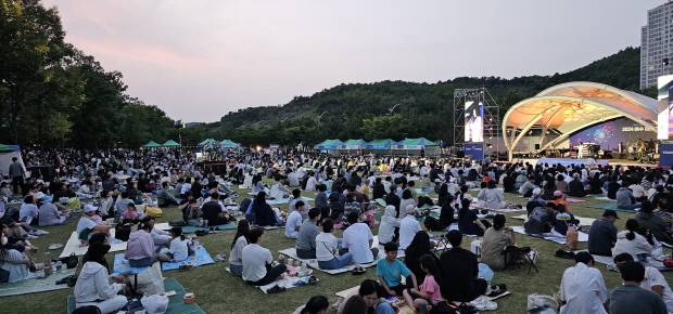 여수 장도 잔디광장에서 오는 6월 7일 ‘2025 여수재즈페스티벌’이 펼쳐진다. 지난해 페스티벌의 모습.    <여수시 제공>