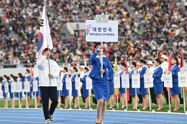 43개국 선수단 1천193명이 참가하는 '2025 구미아시아육상경기선수권대회'가 27일 구미시민운동장에서 시작됐다. 구미시 제공